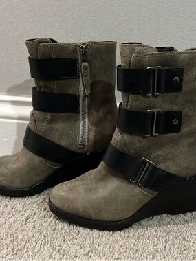 Sorel Olive Wedge Ankle Boots with Black Strap Buckles